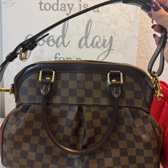 Louis Vuitton Brown Checkered Shoulder Bag- Authentic like new - Picture 15 of 16